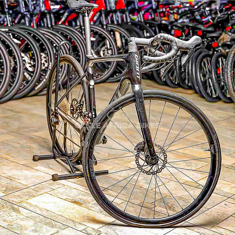Giant Defy Advance 2 M Carbon Road Bike with Shimano 105 Groupset