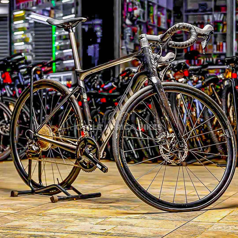 Giant Defy Advance 2 M Carbon Road Bike with Shimano 105 Groupset
