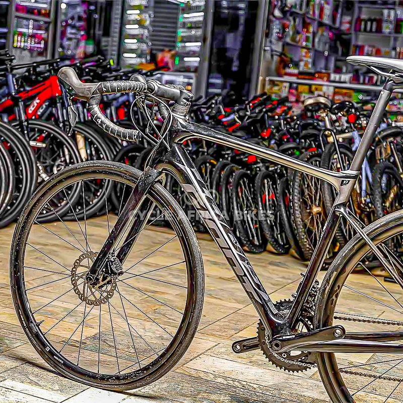 Giant Defy Advance 2 M Carbon Road Bike with Shimano 105 Groupset