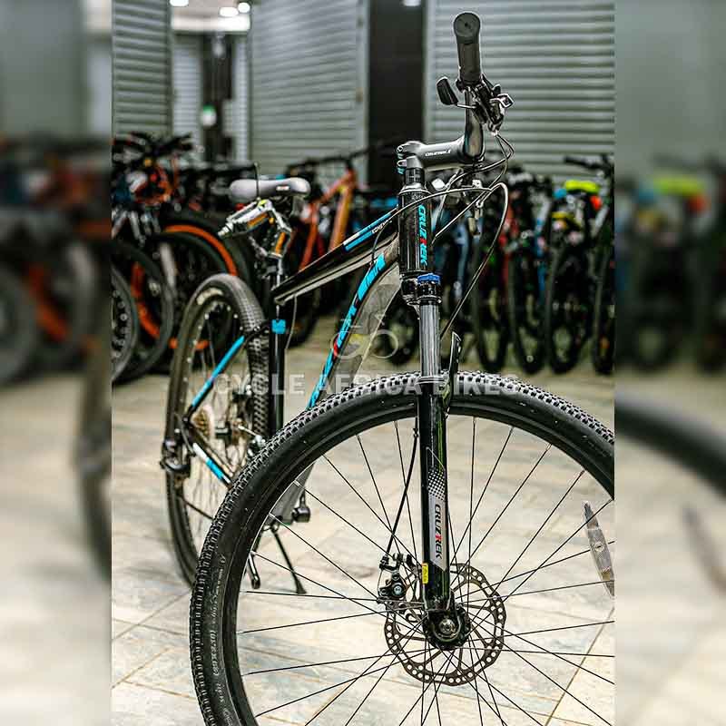 CruzTrek 29 Komendo Aluminum Black Bicycle with Shimano Groupset