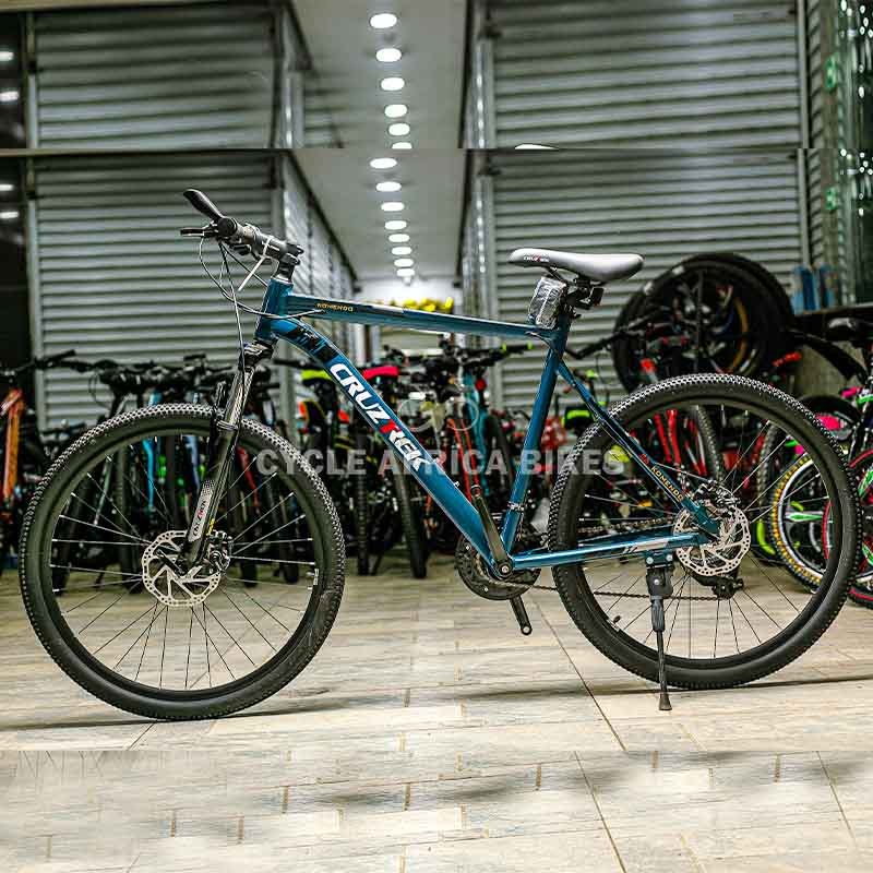Cruztrek 26-Inch Komendo Aluminum Bike with Shimano 21-Speed Gears Blue