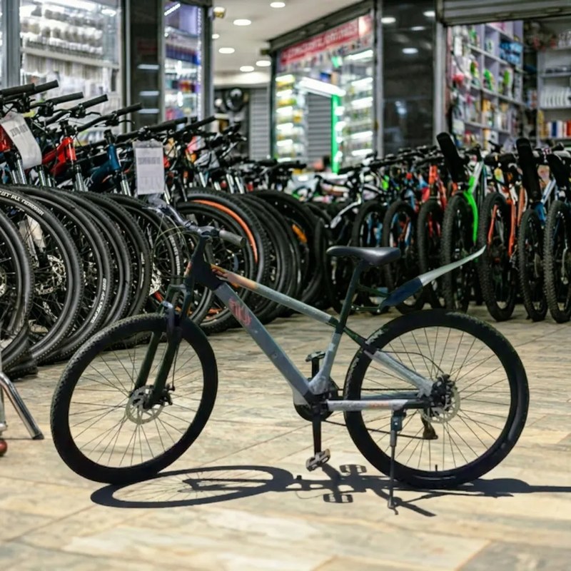DB 780 Mountain Bike 26-Inch with Disc Brakes