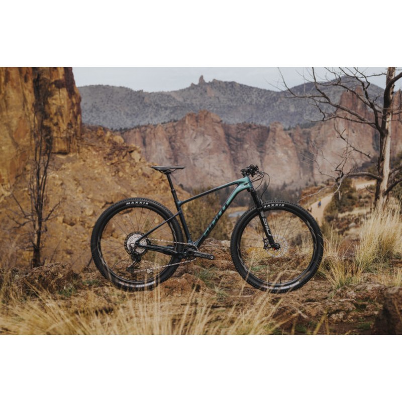 Giant XTC Advanced SL 29 1; Precision, Speed, and Control for XC Excellence Carbon Mountain Bike