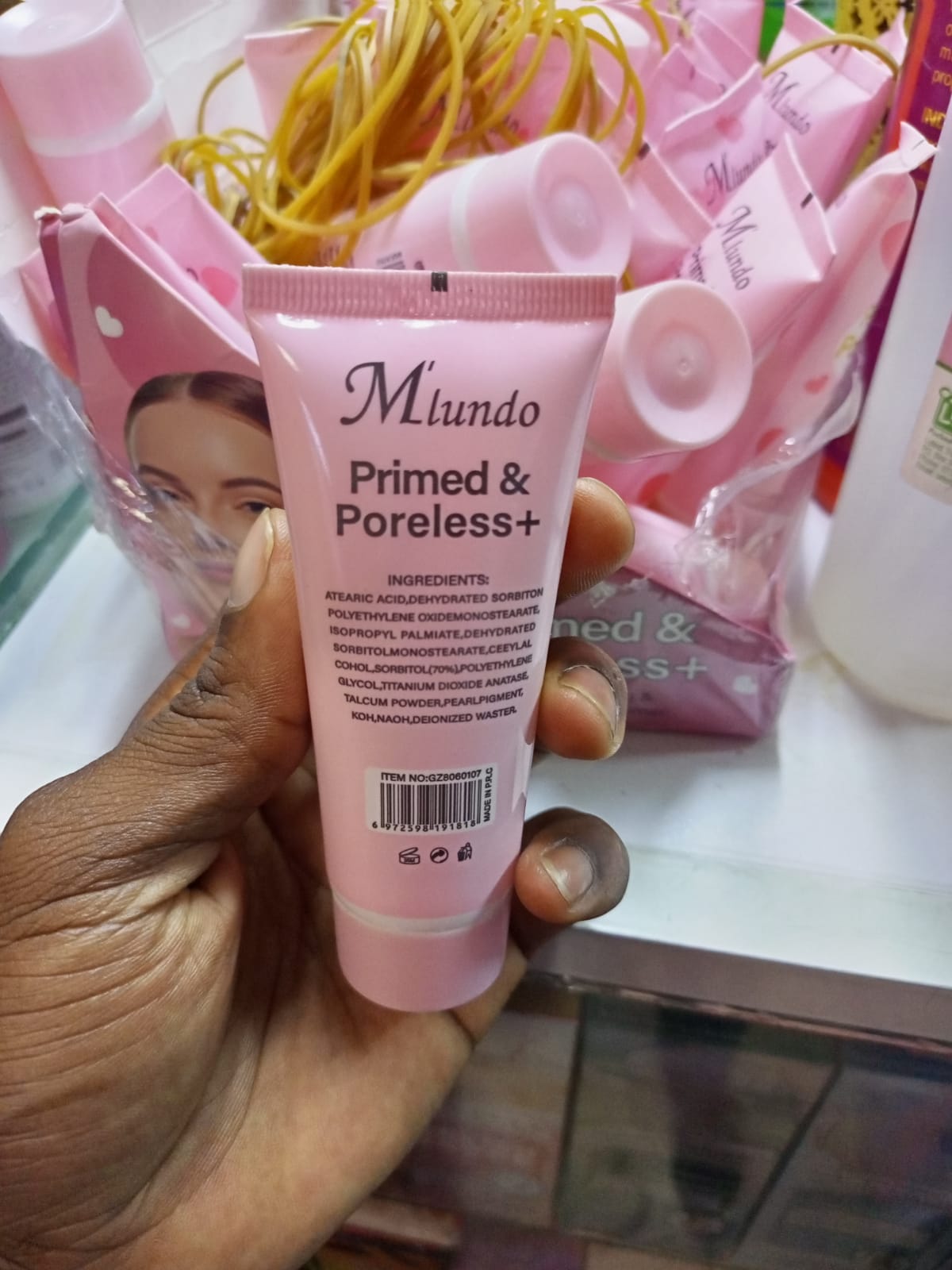Face primer Miundo primed and poreless pore banishing and blurring face primer
