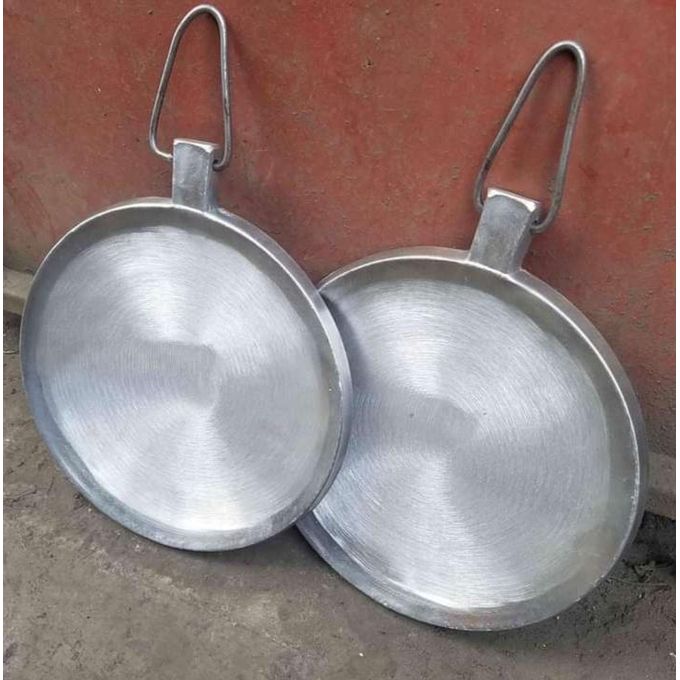 Heavy Duty Chapati Pan With Handle,has a perfect non stick coating that  allows you to enjoy oil Free Cooking hence Preserving Nutrients In Food and has Bakelite handles for fire resistance.