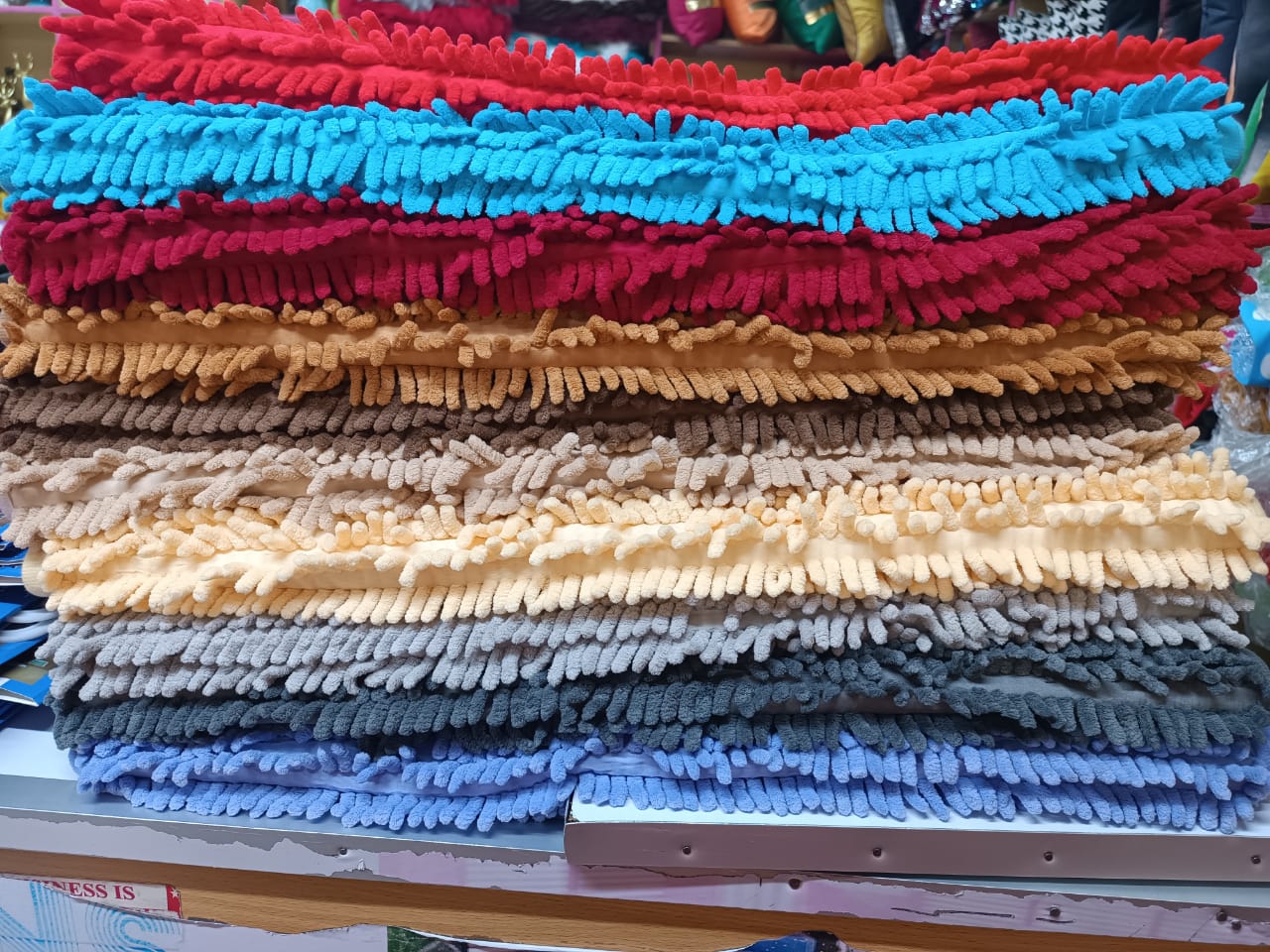 Absorbent bedside matsFluffy Door Mats Super Absorbent Fluffy Door/Bathroom/Bedroom Mat The feet are very soft and comfortable, super absorbent, anti-skid and not easy to move.