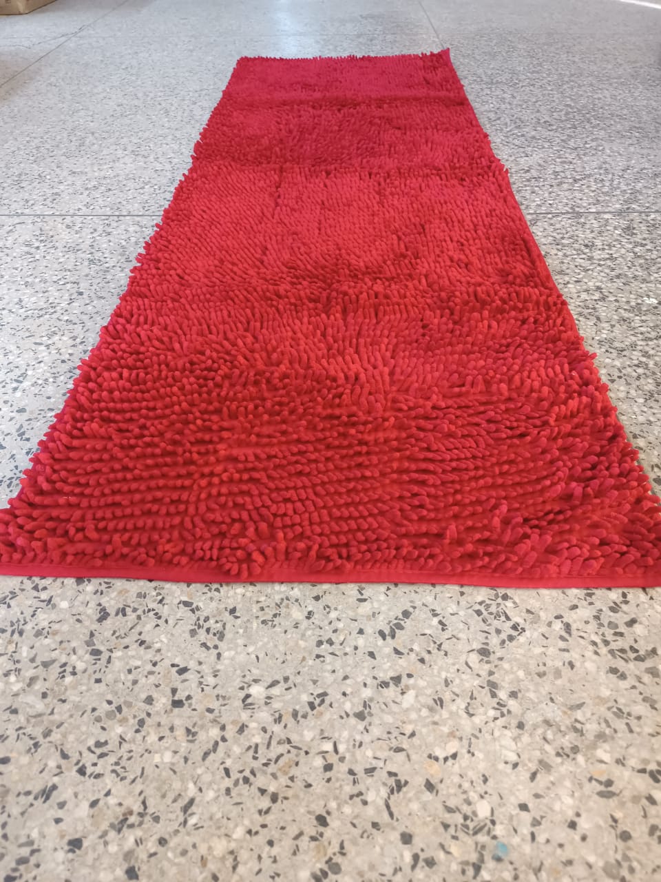 Absorbent bedside matsFluffy Door Mats Super Absorbent Fluffy Door/Bathroom/Bedroom Mat The feet are very soft and comfortable, super absorbent, anti-skid and not easy to move.