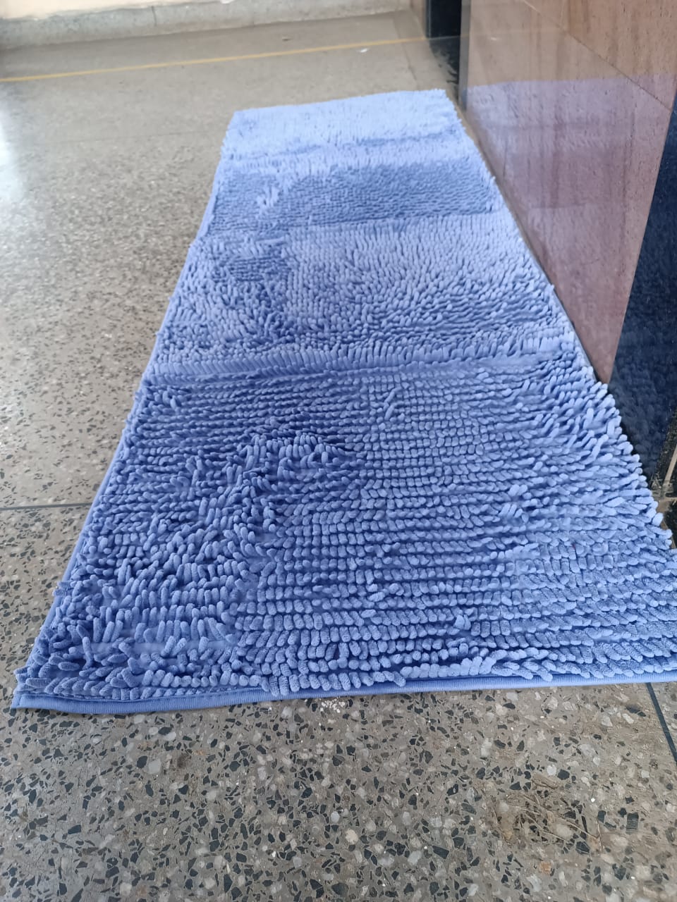 Absorbent bedside matsFluffy Door Mats Super Absorbent Fluffy Door/Bathroom/Bedroom Mat The feet are very soft and comfortable, super absorbent, anti-skid and not easy to move.