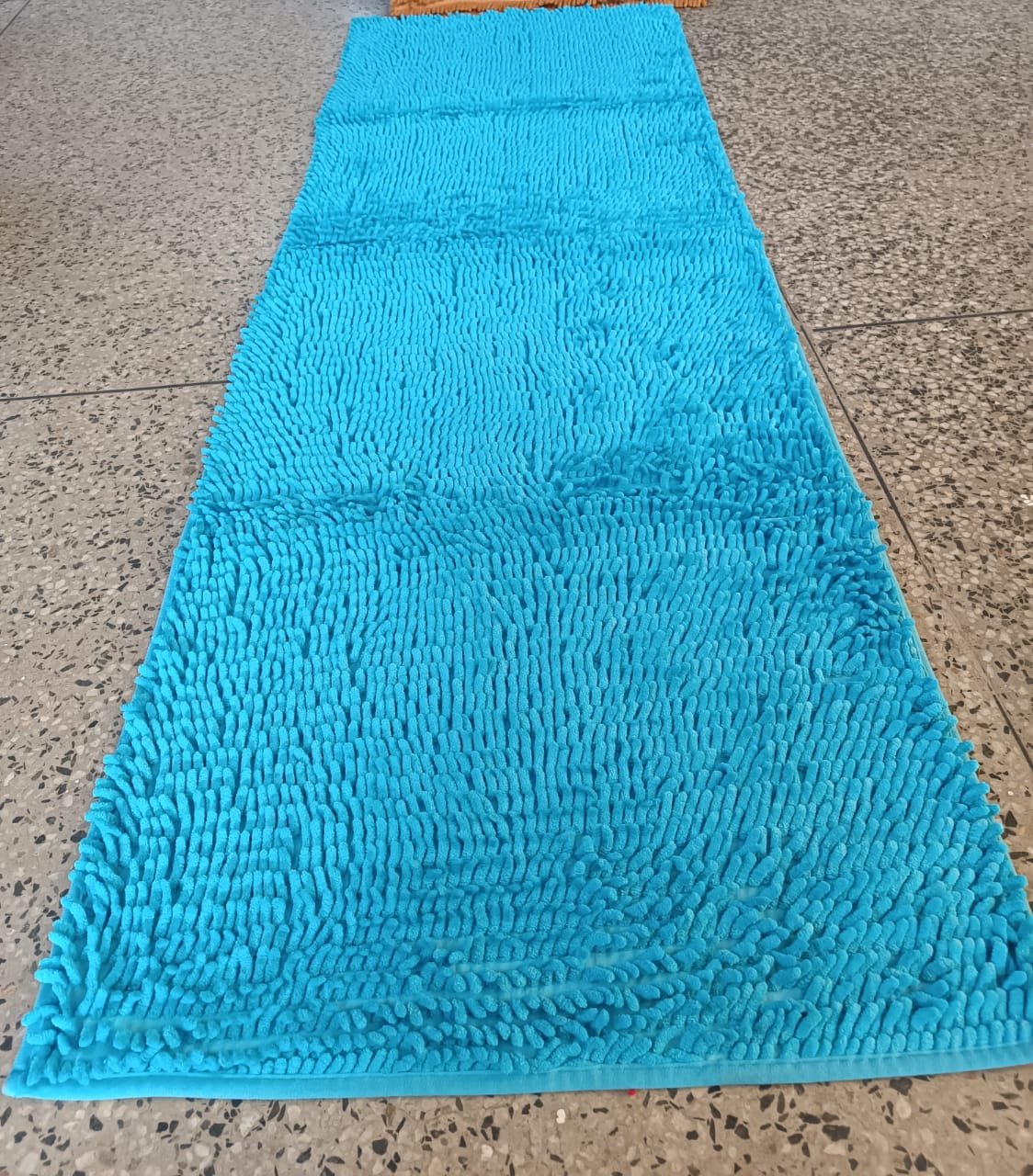 Absorbent bedside matsFluffy Door Mats Super Absorbent Fluffy Door/Bathroom/Bedroom Mat The feet are very soft and comfortable, super absorbent, anti-skid and not easy to move.