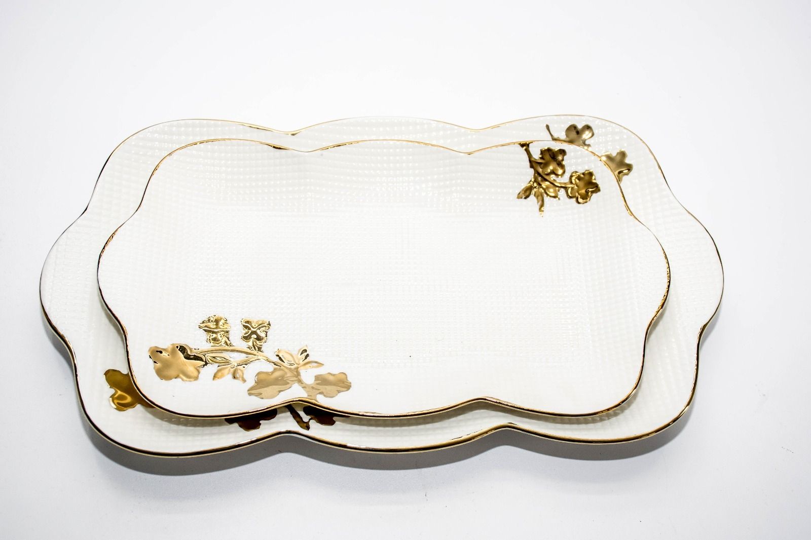porceline gold ring tray with leaf gold details big Attractive
Extra Strong
Light and portable
Multiple use 
Easy to clean
Premium Quality