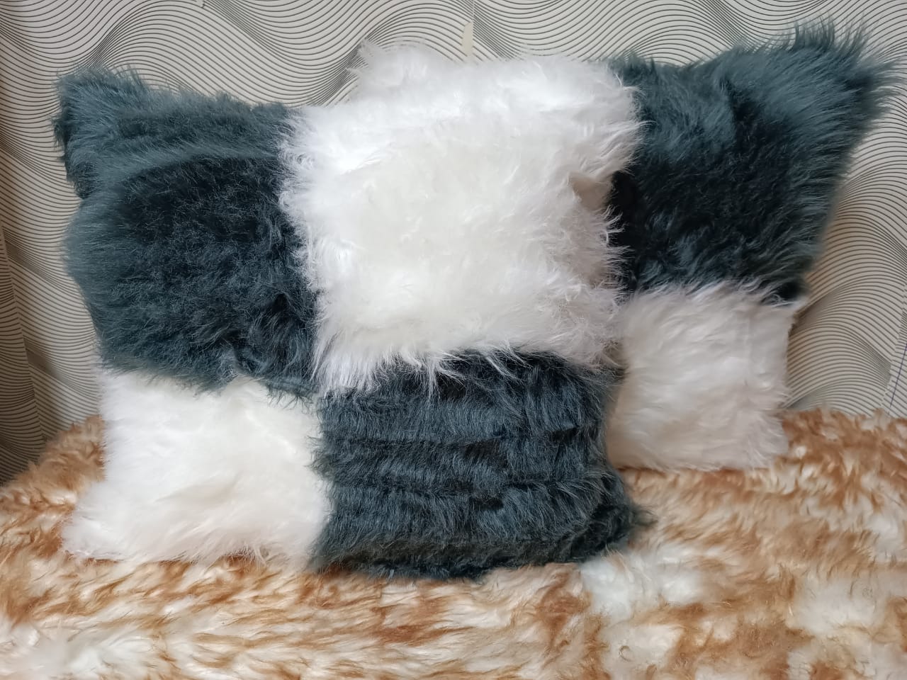 Chihuahua double pillow colourSuper Soft Faux Fur Cushion Cover Fluffy Pillowcase Plush Throw Pillow Cases These furry pillow covers make any worn pillows cuddly!