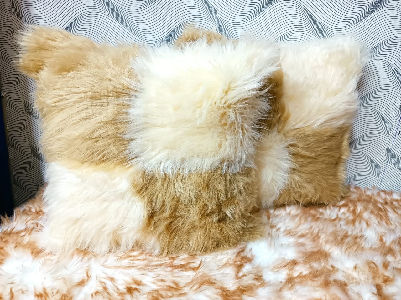Chihuahua double pillow colourSuper Soft Faux Fur Cushion Cover Fluffy Pillowcase Plush Throw Pillow Cases These furry pillow covers make any worn pillows cuddly!