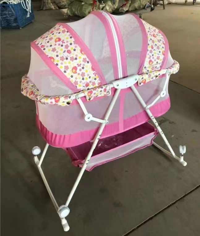 Bussinet Foldable Baby Bassinet /Crib /Cot With WheelsCool Baby Foldable crib /cot has an exquisite design, easy to use, you can support anywhere in the home. This convenient baby crib has several cru