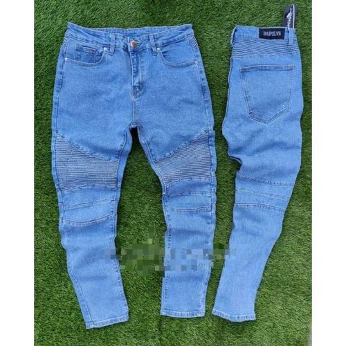 Blue jeansA good pair of jeans should be well fitting and good looking without compromising the comfort of the wearer. Explore top quality jeans material, and the slim fit design will give you