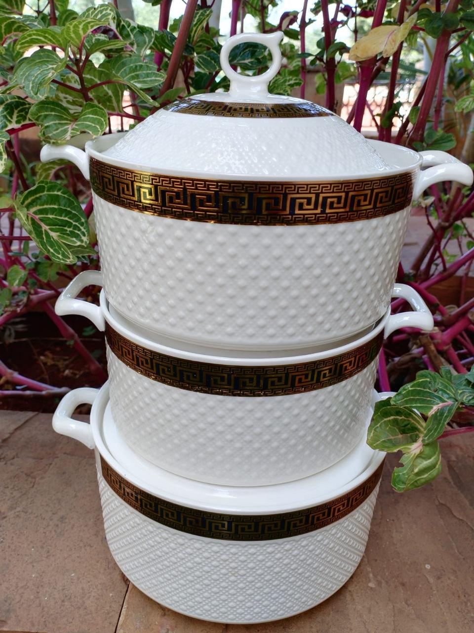 3 pcs ceramic bowl Seal in freshness: Lids preserve flavors, ideal for leftovers and meal prep. Premium ceramic: LEAD-FREE, chip-resistant, microwave, oven, freezer, and dishwasher safe.