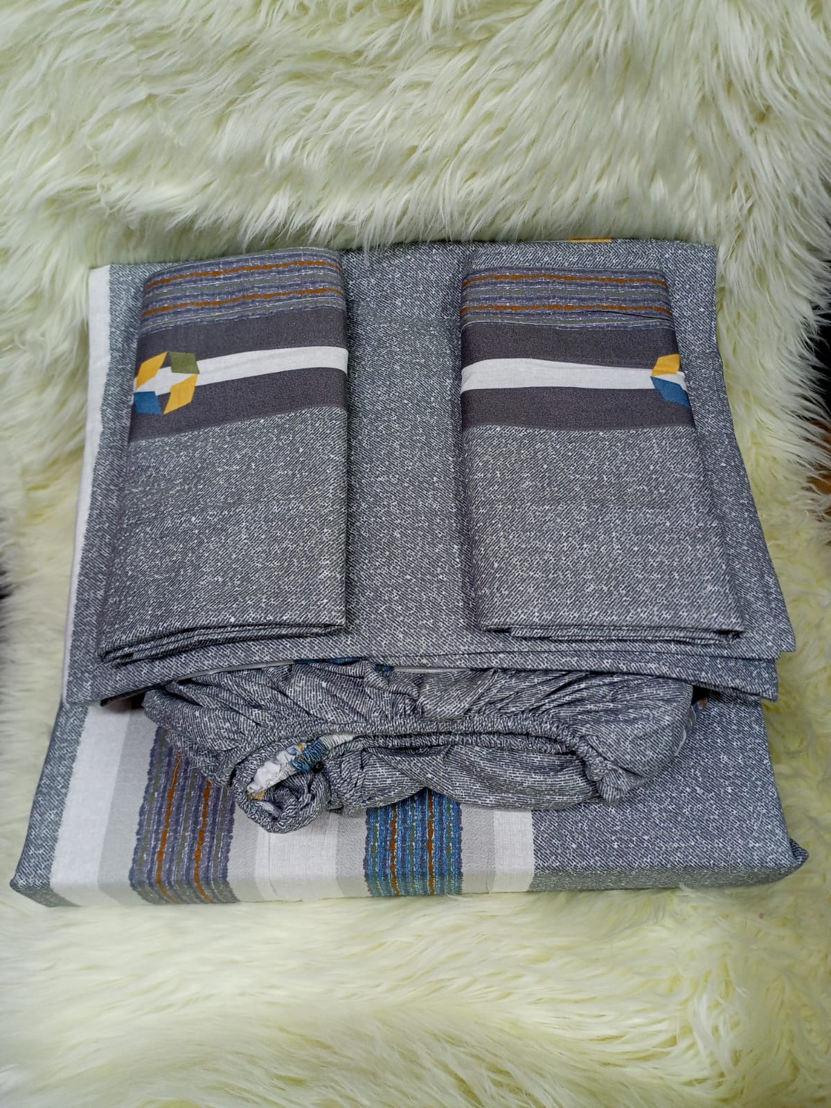 KILLMALL 10TH ANIVERSARY  CRAZY DEALS Luxury 100% Cotton Bedsheets  sets Contains 5pcs:
2pillowcases 
2pc bedsheet
1pc matress cover.BEST PRICES  ONLY