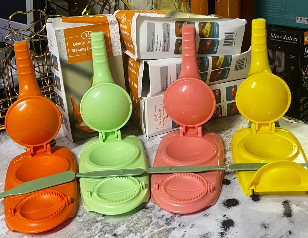 Generic Dumpling Press / Samosa / Pie Maker. Put the dough on the 2 in 1 dumpling pressing mold, pull down the handle and press the dumpling skin.