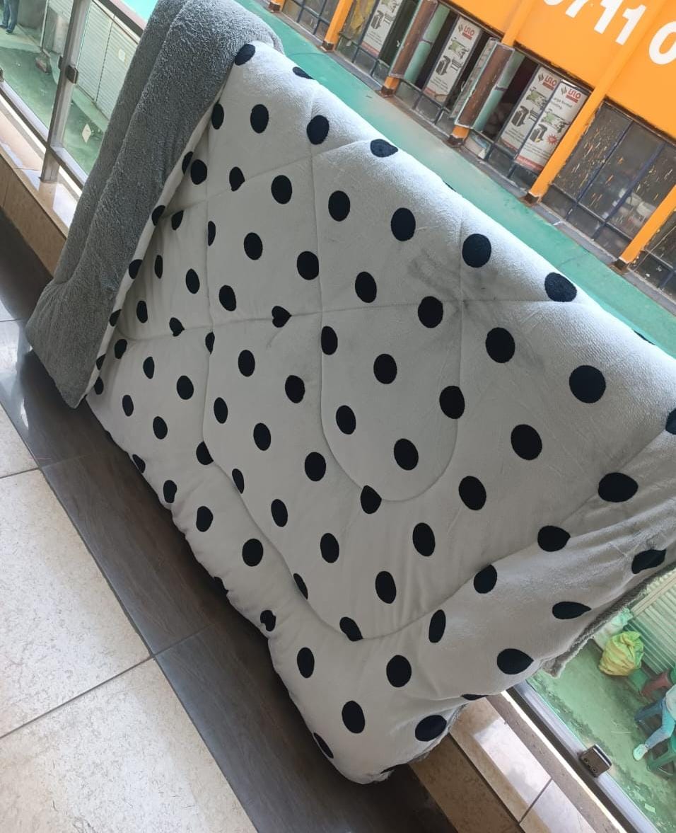 ANNIVERSARY DEALS BEST PRICES ONLY KSH 2499 ONLY. Fashion 6 By 6 Woolen Warm TC  Soft Blanket-Single Ply Bed Cover.