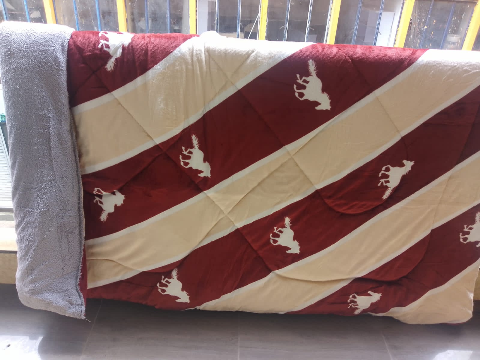 ANNIVERSARY DEALS BEST PRICES ONLY KSH 2499 ONLY. Fashion 6 By 6 Woolen Warm TC  Soft Blanket-Single Ply Bed Cover.