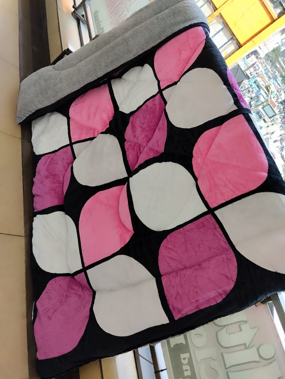 ANNIVERSARY DEALS BEST PRICES ONLY KSH 2499 ONLY. Fashion 6 By 6 Woolen Warm TC  Soft Blanket-Single Ply Bed Cover.