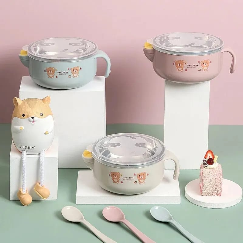 Baby lunchbox with a slot for hot water