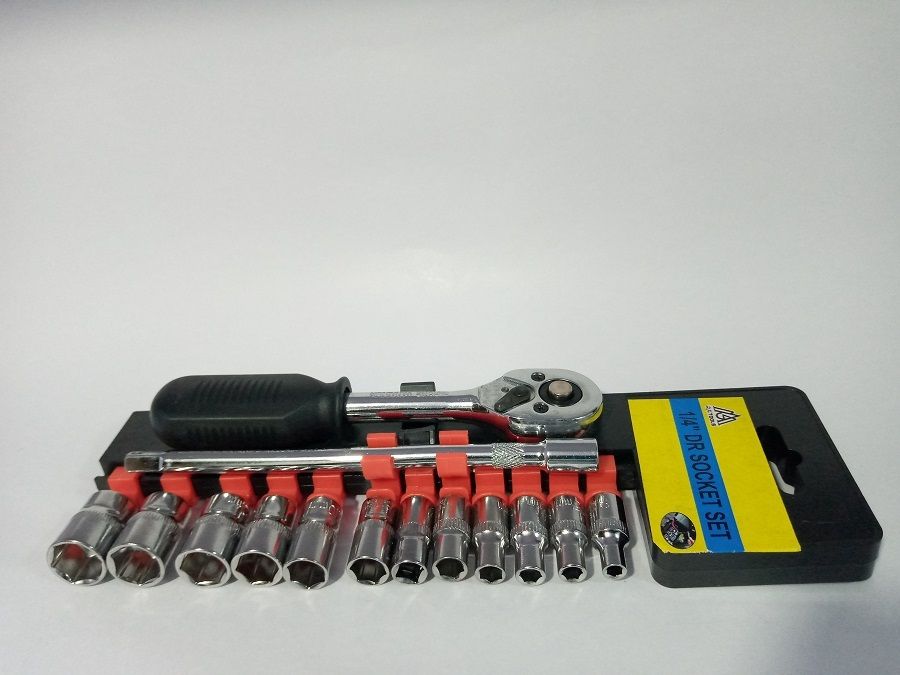 14PCS 1/4 INCH Drive Sockets Set with Quick-Release Ratchet Wrench