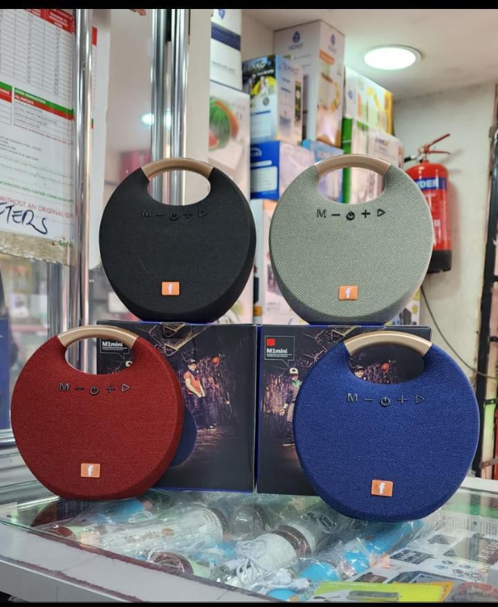 MiNI HANDBAG DESIGN WIRELESS BLUETOOTH V5.0 BASS SPEAKER..Wireless V5.0 Speaker
Superior Stereo Sound
Shockingly Big Sound
Crystal Clear Sound
Small & Portable
Stylish Design