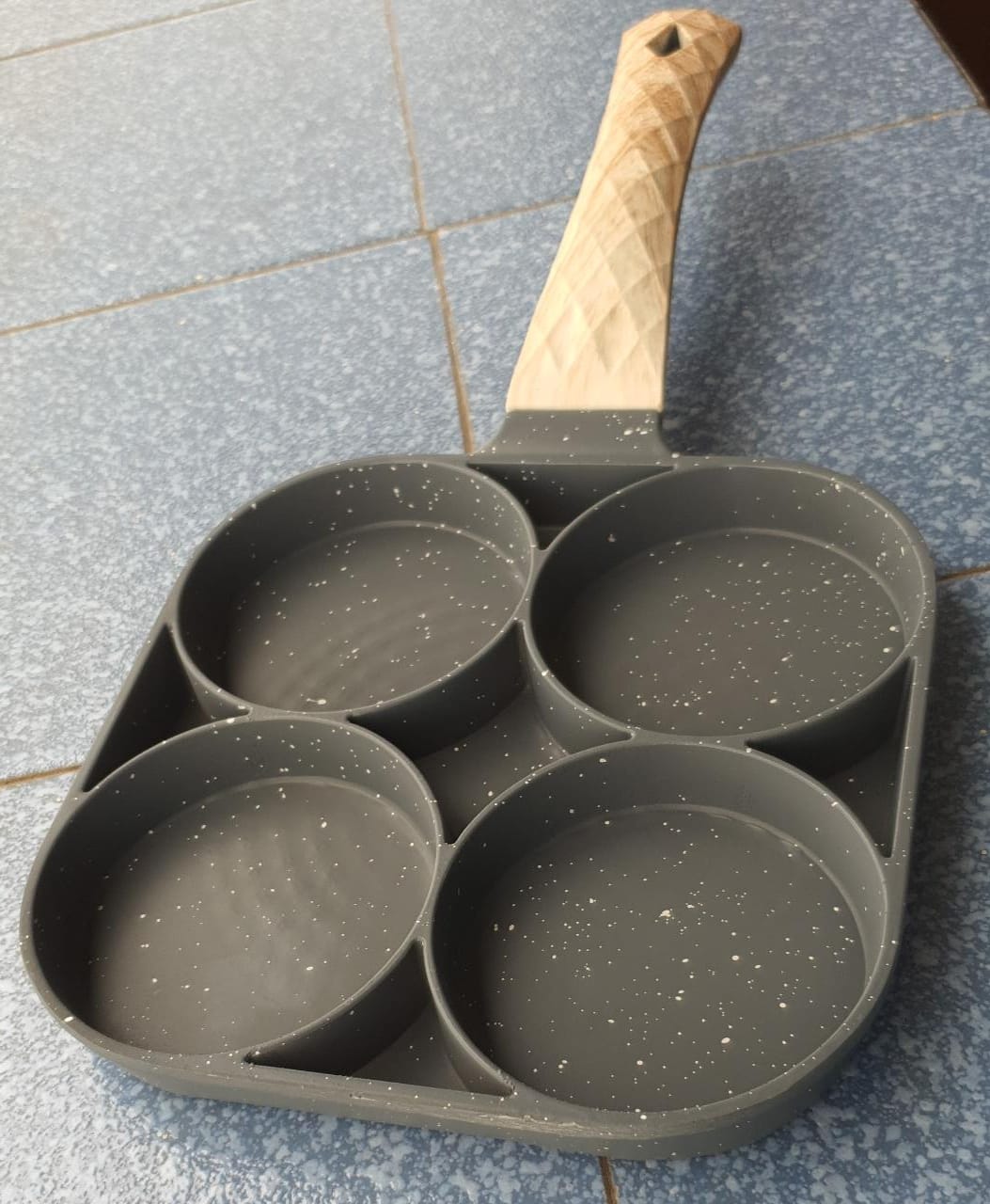 High Quality Heavy Granite Non-stick 4 Slot Pancake/egg Pan.【4-hole Omelet Pan】the egg frying pan features 4 compartments to make cooking quick and easy.you can to frying 4 eggs or burger and the like