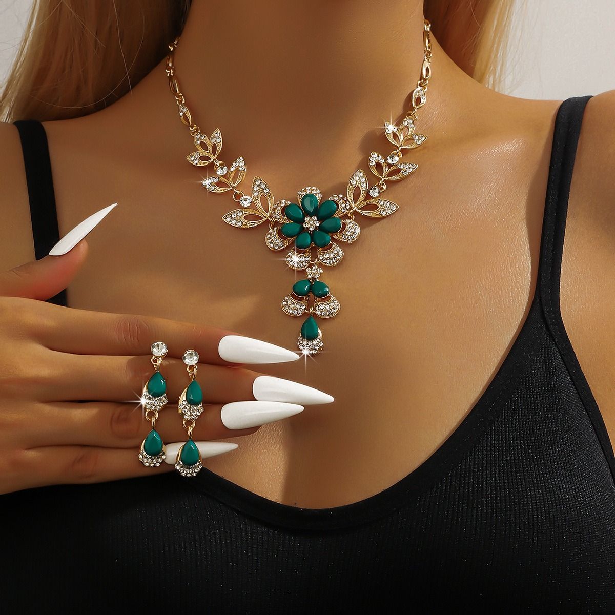 Africa Europe 2024 New Fashion Accessories Diamond-set Black Water Drop Flower Fringe Earrings Necklace Elegant Delicate Clavicle Chain Light Luxury Senior Sense Set Pop Null Element Commuting Style
