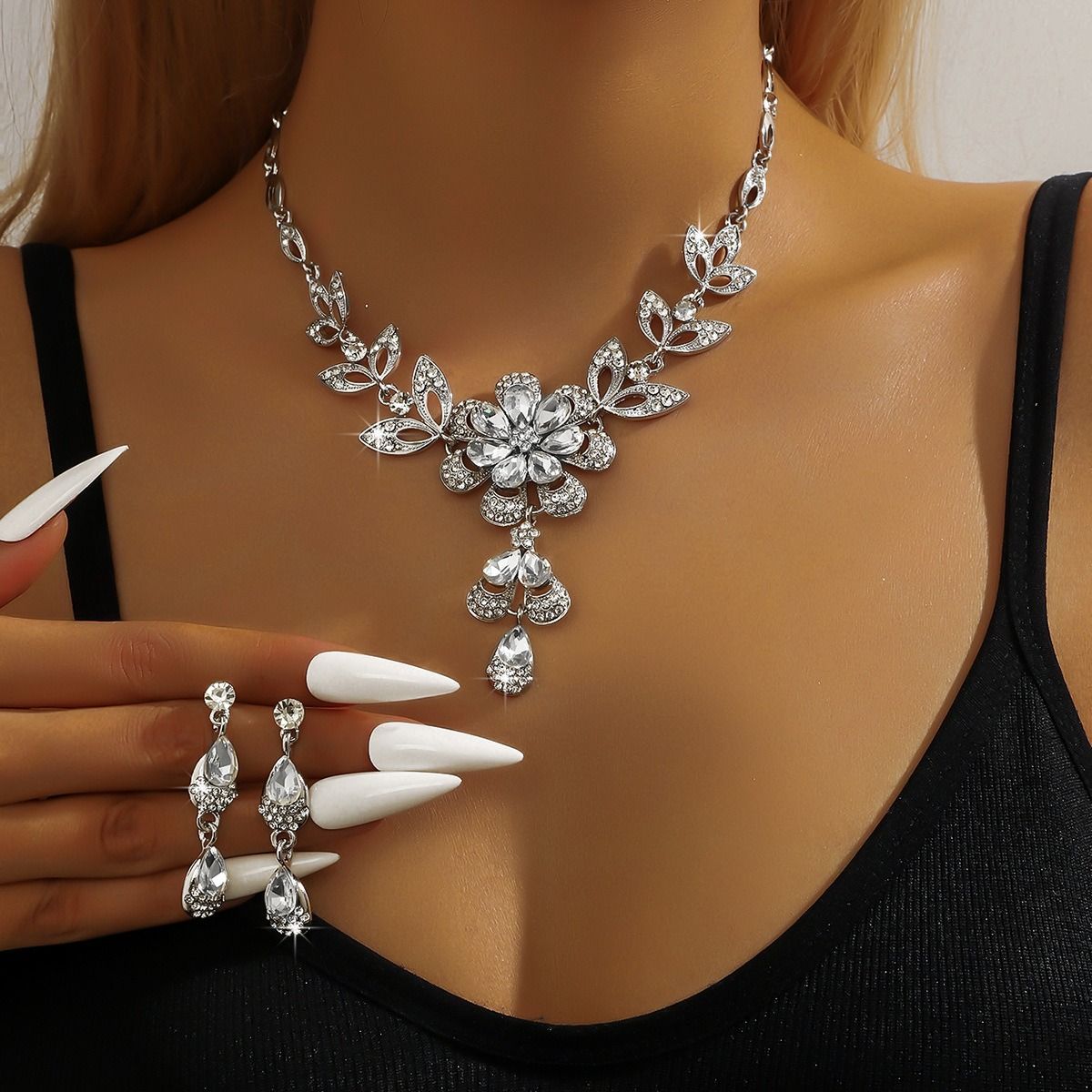 Africa Europe 2024 New Fashion Accessories Diamond-set Black Water Drop Flower Fringe Earrings Necklace Elegant Delicate Clavicle Chain Light Luxury Senior Sense Set Pop Null Element Commuting Style