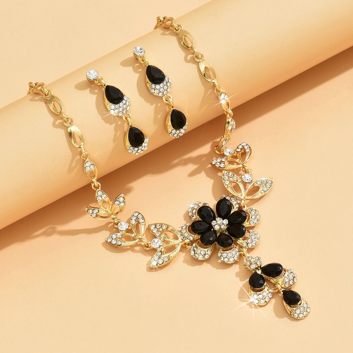 Africa Europe 2024 New Fashion Accessories Diamond-set Black Water Drop Flower Fringe Earrings Necklace Elegant Delicate Clavicle Chain Light Luxury Senior Sense Set Pop Null Element Commuting Style