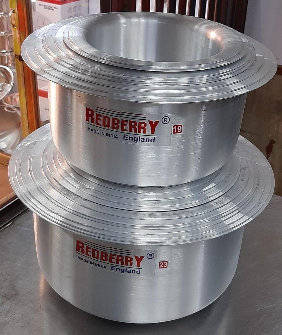 Redberry sufuria set of 12 Stainless Aluminium offers optimal cooking performance. 
Tight-fitting covers seal in moisture and nutrients.
Ideal for open charcoal jiko or firewood cooking.
Durable and e
