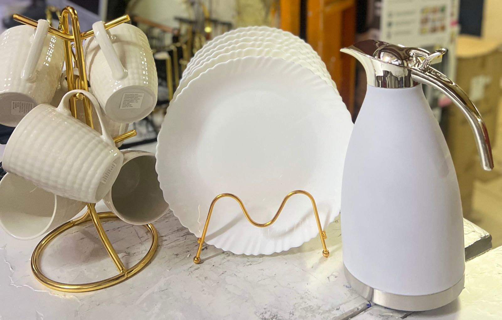 13 pieces dinner set consist of 6 caps and 6 plates1 thermos