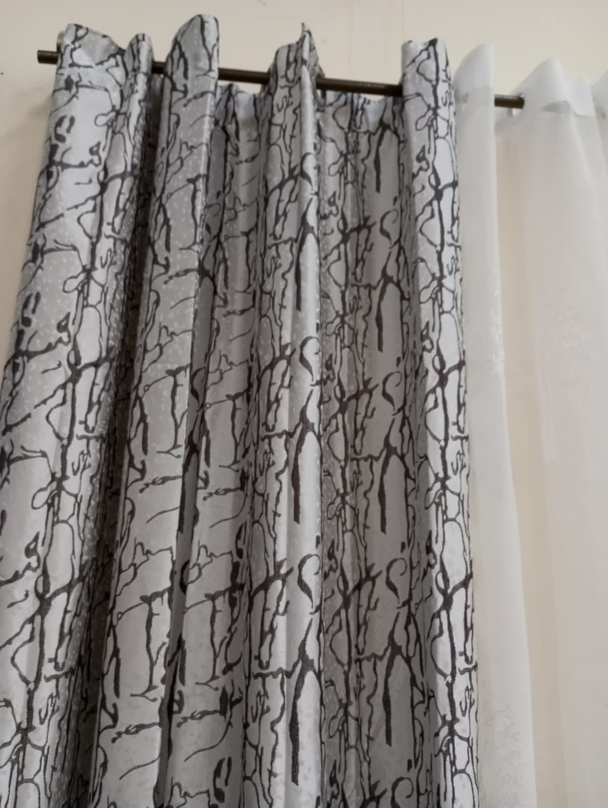 Generic curtains Home Decor 2M  curtains (LG03 BLACK/WHITE, LG06 CREAM) respectively as picture.