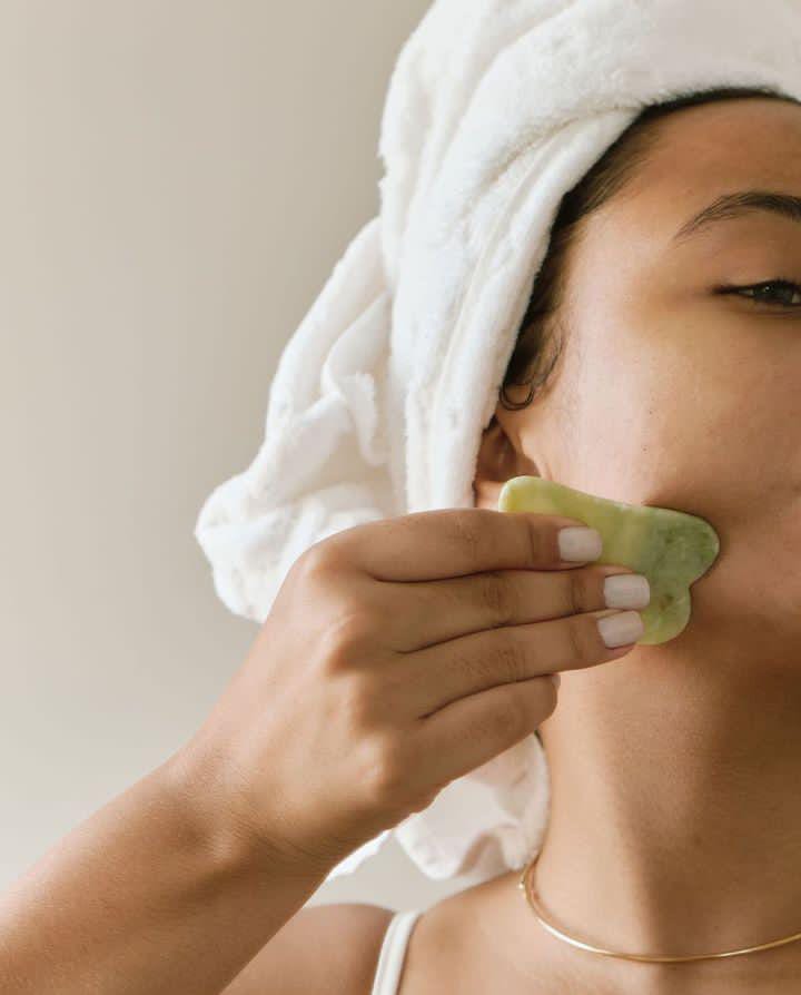 JADE FACIAL ROLLER + GUA SHA ; Skin Care Set For Face, Neck, Eye To Reduce Wrinkles & Relax Body Muscles