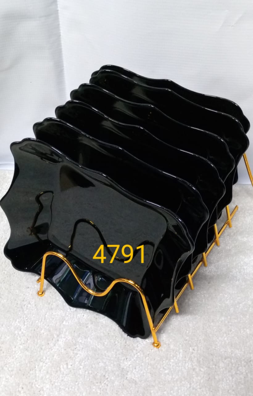 Black Dinner Plates 6 Pieces Crafted from premium quality glass, these plates are designed to impress and built to last.
Unique and elegant design with a deep Black color and sparkling shine.
Sturdy a