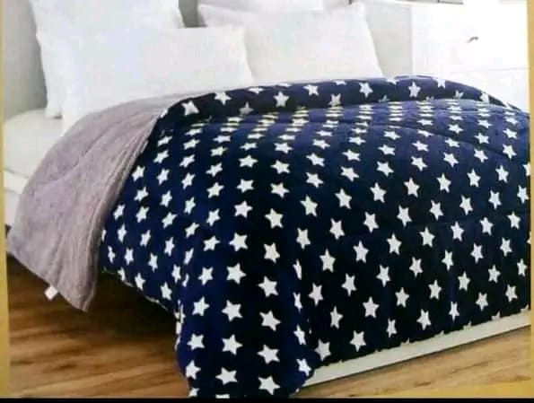 Heavy Woolen Duvets 
Size: 5*6