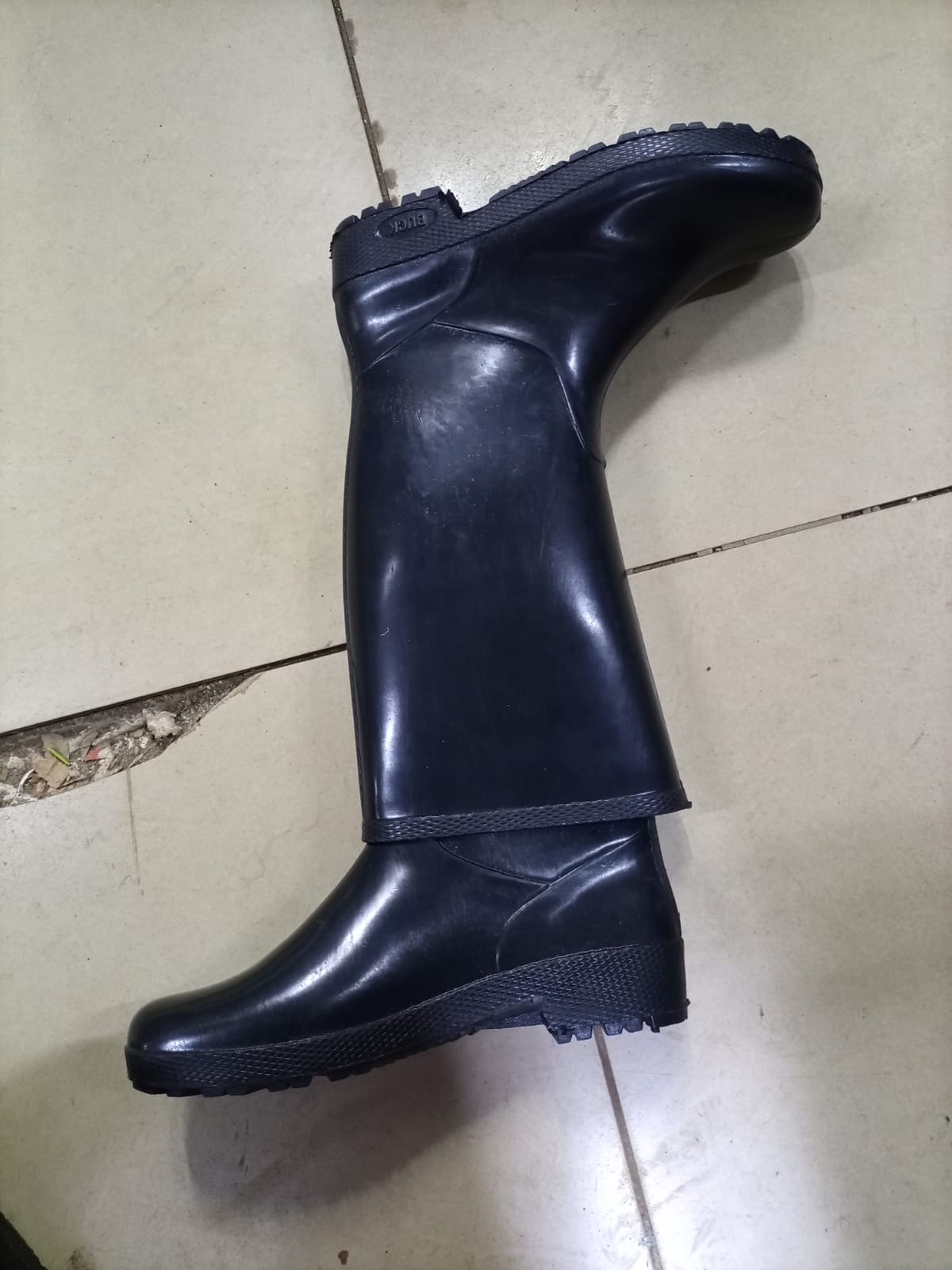 [ON OFFER TO OUR ESTEEMEED CUSTOMERS]Fashion Waterproof PVC Rain GumbootsThese gumboots offer superior comfort and durability and remarkably fair prices. They have time and again proven to be a good i