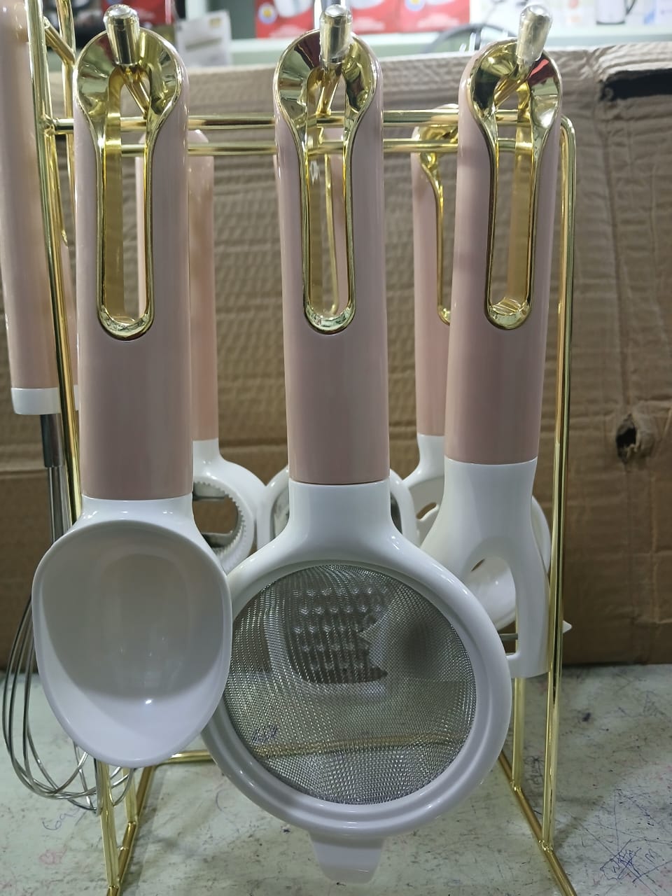 😸😸new arrivals🧚🏼🧚🏼6pcs kitchen tools,,1 serving spoon,,metallic tea sieve,,,egg bitter,,carrot grider,,lemon squizer,, and a golden ✨️ stand al
