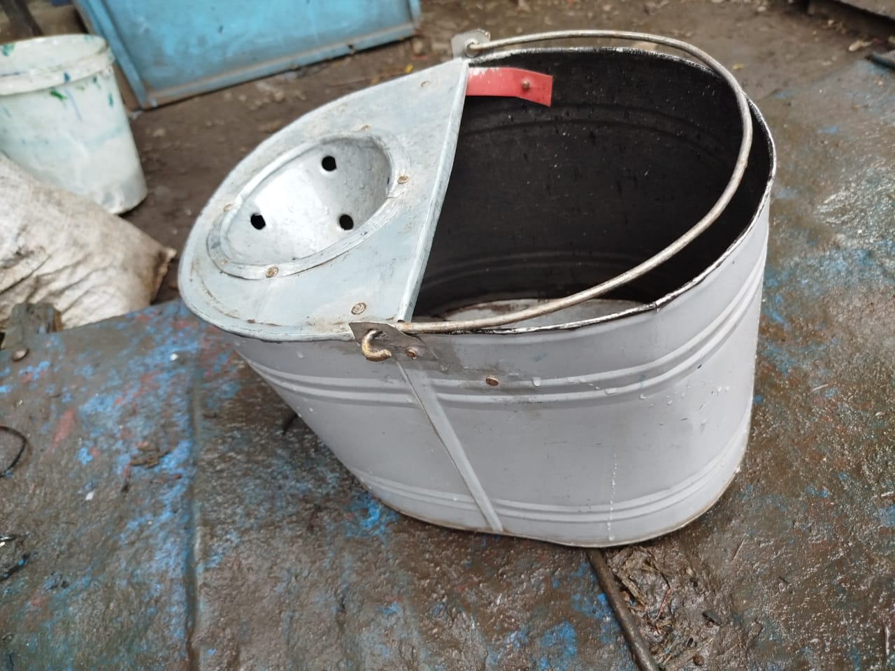 Durable metallic washing and mopping bucketHigh availability of best quality galvanized buckets, commonly used in schools or home for cleaning purposes, it is easy to clean after use. the product is d