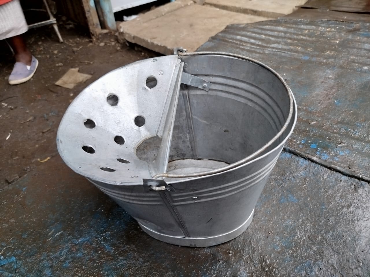 Durable metallic washing and mopping bucketHigh availability of best quality galvanized buckets, commonly used in schools or home for cleaning purposes, it is easy to clean after use. the product is d