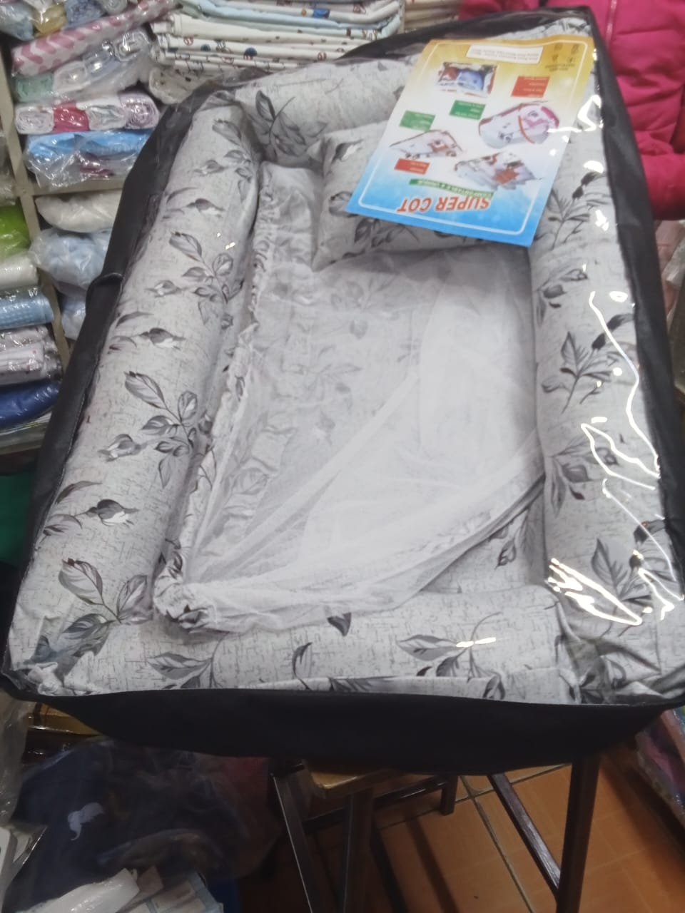 Fashion cosleeper with netSafe and perfect for co-sleeping 
Hypoallergenic materials, breathable and non-toxic. 
Comfortable and Portable
Can be put on the bed, living room floor, sofa or baby cot.
Co