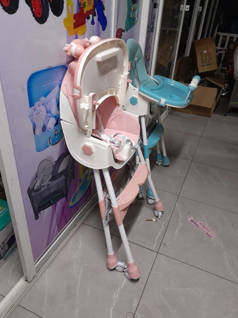 RESTOCKED Baby Feeding Chair/foldable /HighChair