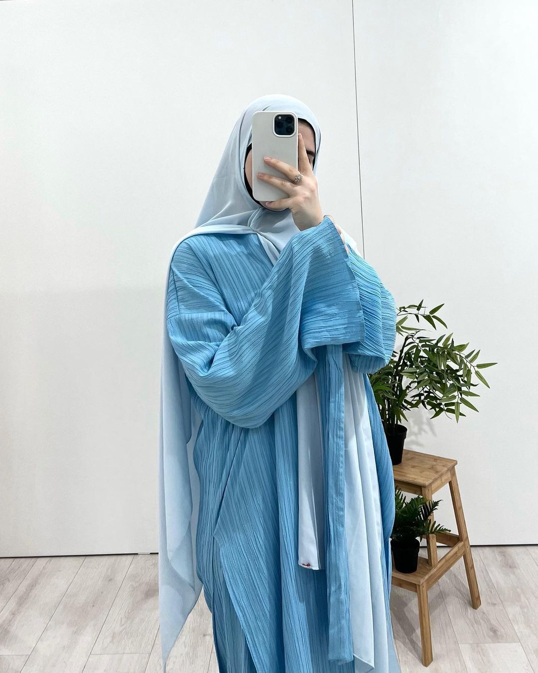 New Product Selection Hot Spot Middle East Arab Cross border Women's Wear 2024 New Mid length Long sleeved Wrinkled Robe Muslim Ethnic Clothing Elegant Half Skirt Set