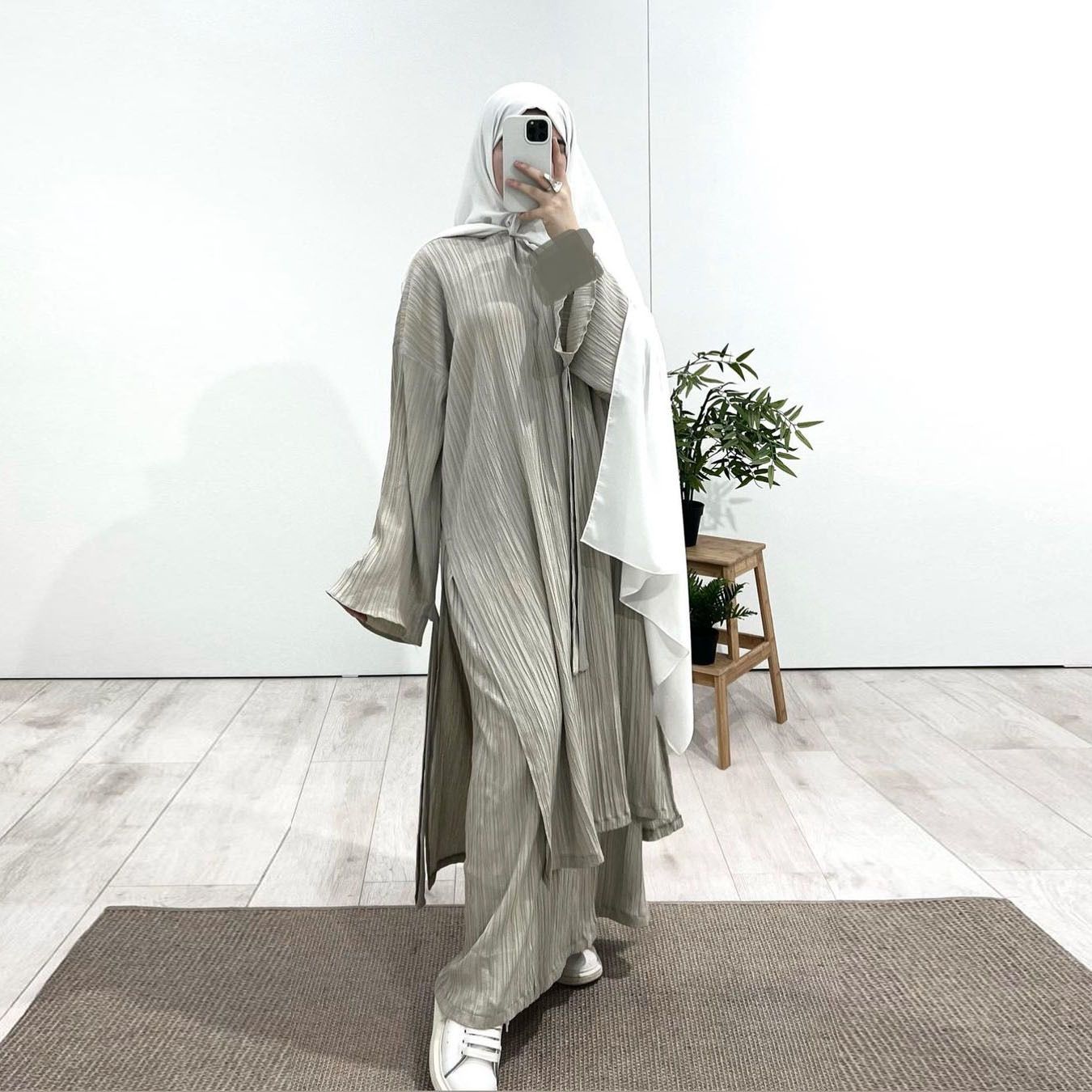 New Product Selection Hot Spot Middle East Arab Cross border Women's Wear 2024 New Mid length Long sleeved Wrinkled Robe Muslim Ethnic Clothing Elegant Half Skirt Set