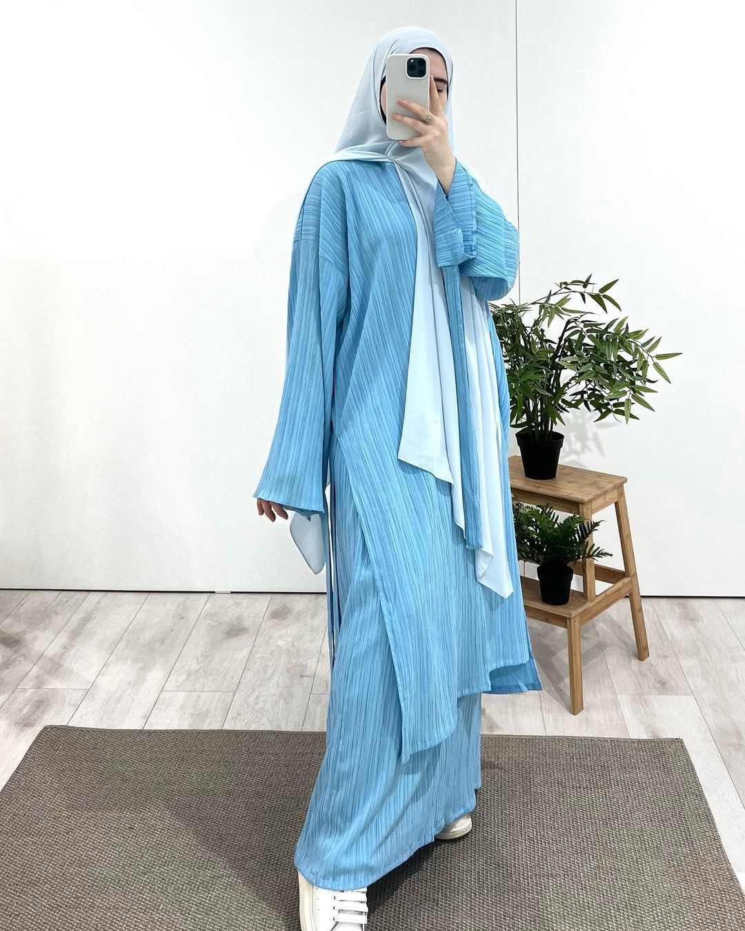 New Product Selection Hot Spot Middle East Arab Cross border Women's Wear 2024 New Mid length Long sleeved Wrinkled Robe Muslim Ethnic Clothing Elegant Half Skirt Set