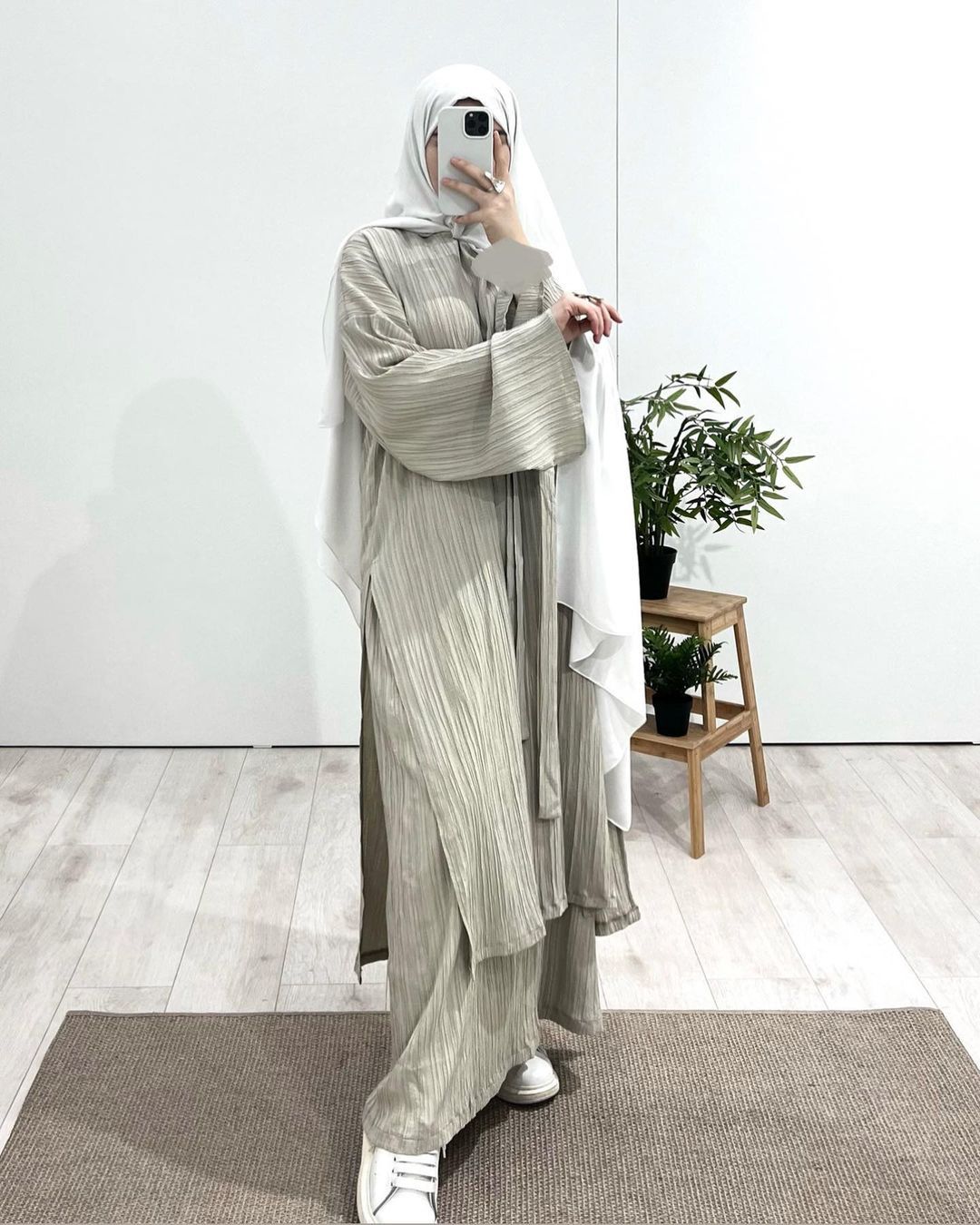 New Product Selection Hot Spot Middle East Arab Cross border Women's Wear 2024 New Mid length Long sleeved Wrinkled Robe Muslim Ethnic Clothing Elegant Half Skirt Set