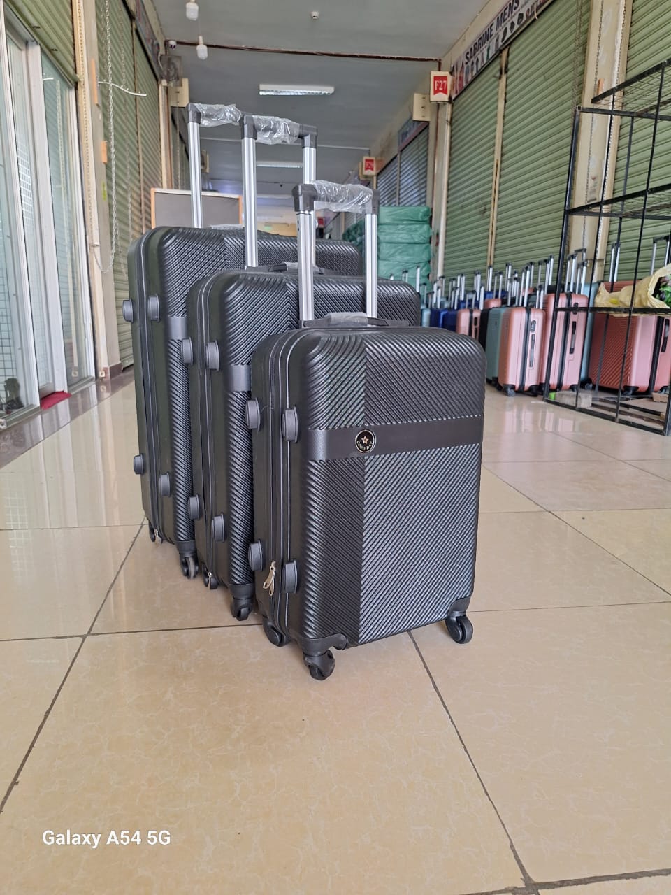 3-in-1 Luxurious Fibre Travel/Suitcases Zipper closure frame. 360 Easy-glide spinner wheels. Telescopic handle system locks in multiple levels to adapt. Compression straps keep clothing neatly packed