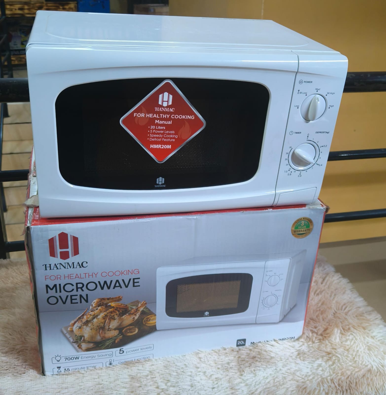 HANMAC 20L Manual Microwave with Turntable Glass, Push-Button Door, Kitchen Timer HMR20M