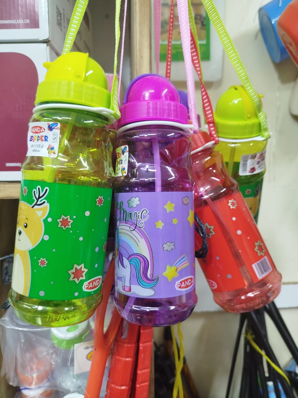 Plastic kids Water Bottle & MilkAnti-chocking valve to control flow and promote child safety. It is smooth and comfortable. Easy to be cleaned, non-slip handle, easy for kids to grip. Safe to bite any